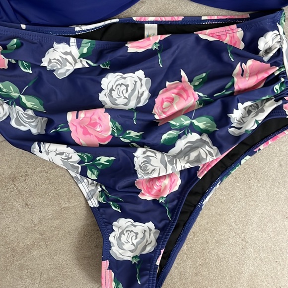 Brand new bikini - Picture 3 of 5